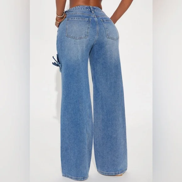 NWT Wide-Leg Jeans with Floral Appliqué - Picture 3 of 3